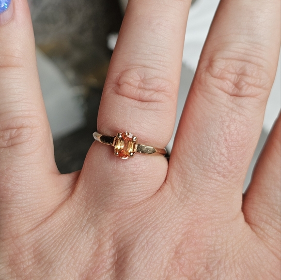 14k orange topaz ring size 6. Stamp not visible due to past sizing. Tested. Vint - Picture 4 of 7